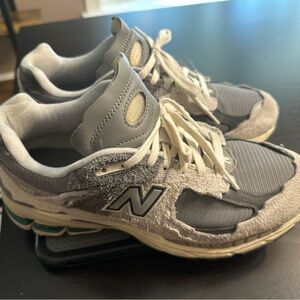 New Balance Kids' Gray and Cream Sneakers